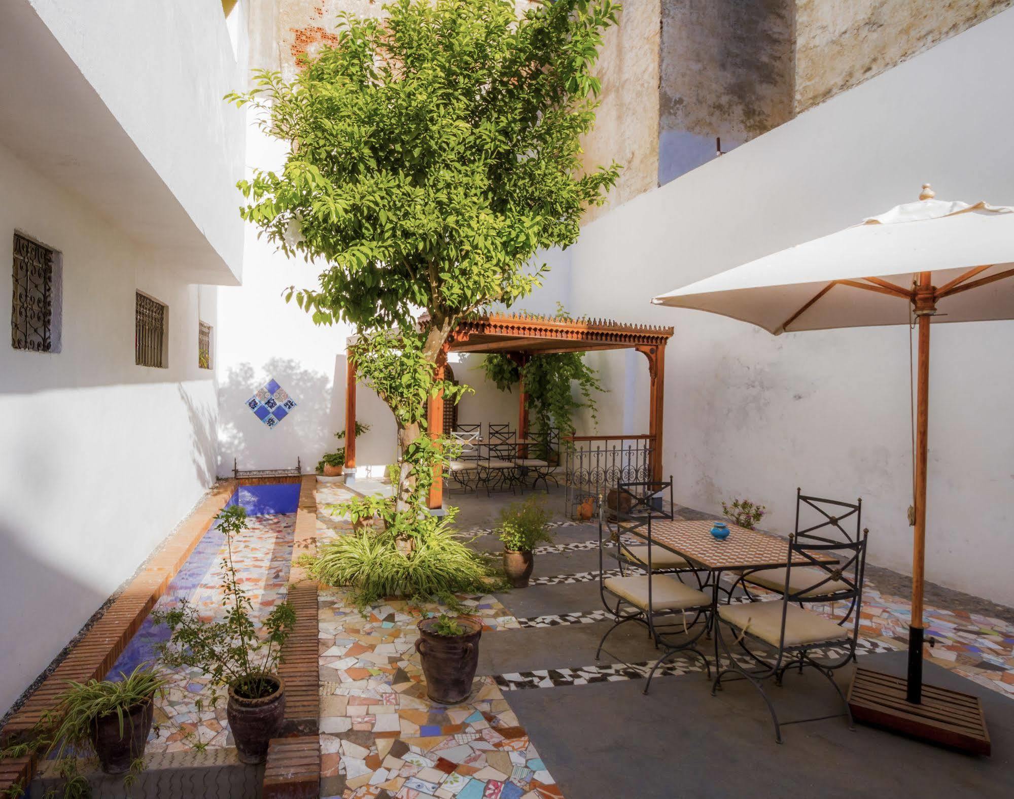 ホテル ブランコ リヤド Tétouan エクステリア 写真